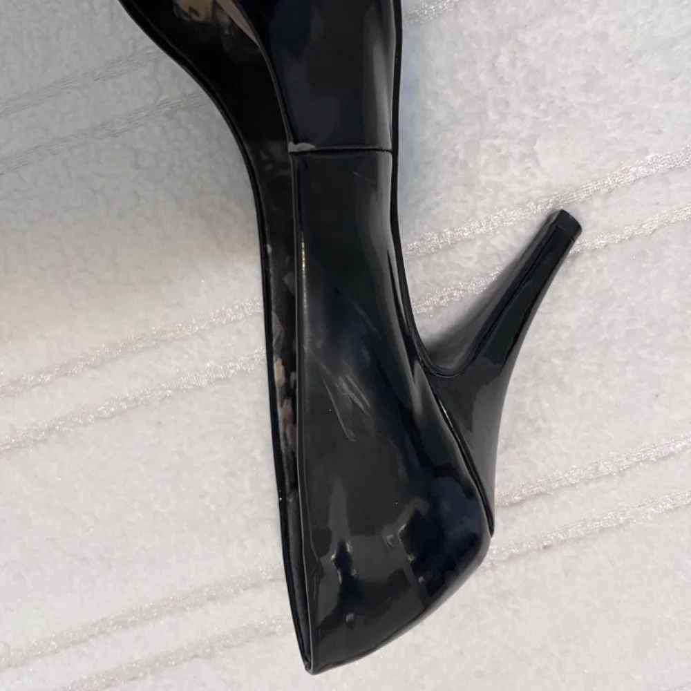 Fergalicious by Fergie “Caroline” Black Patent High Heel Pumps/Size 9.5.